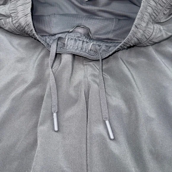 Lululemon Mens THE Short 9 Inch Charcoal Grey Mesh Panel Athletic Gym Shorts M - Picture 15 of 16